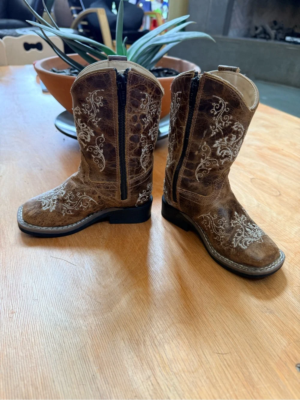 Old West Brown Toddler size 7 Cowboy Boots with White Embroidery